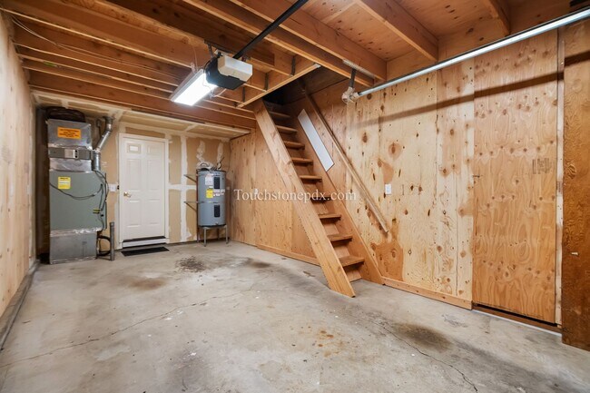 Building Photo - Move in by June 15 and get 2 weeks FREE! Charming Beaverton Home with Fireplace, Deck, and Attach...