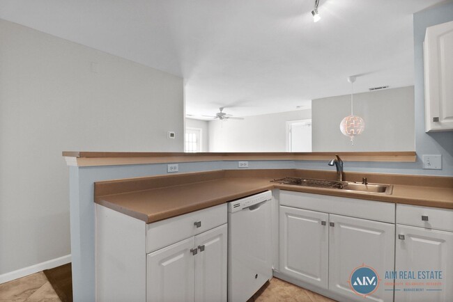 Building Photo - Bright, Freshly Updated 2BR/2BA Condo at T...