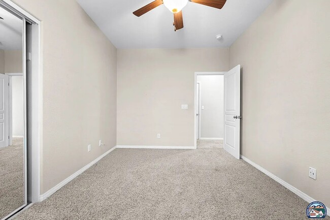 Building Photo - 2751 Sandalwood Dr