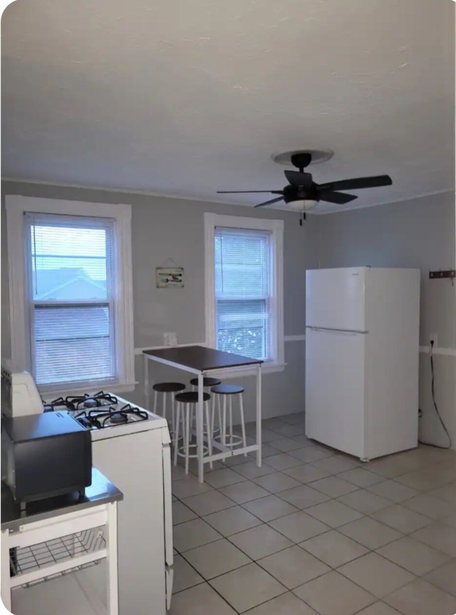 Building Photo - 9 Reeves St