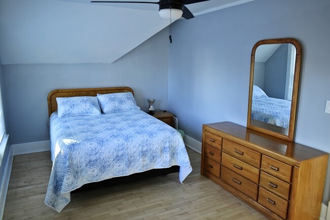 Building Photo - 838 E Washington St