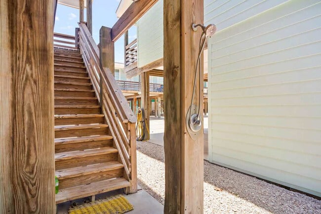 Building Photo - 2727 Eleventh Street-SI ID1023166P