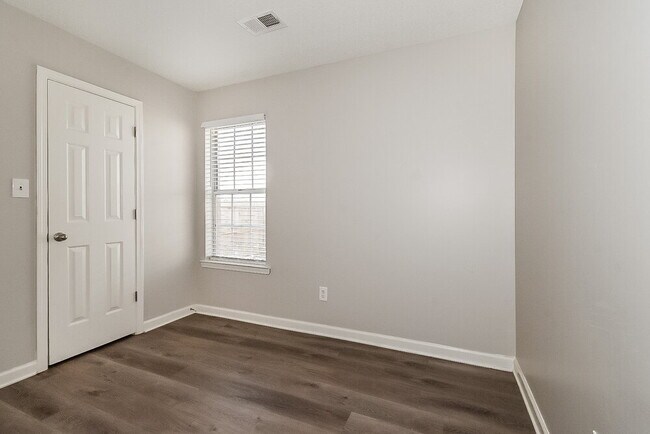 Building Photo - 6650 Black Oak Dr