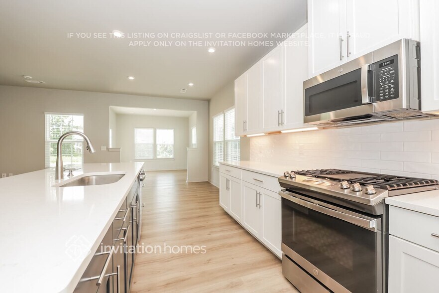 Building Photo - 6550 Palm Warbler Dr