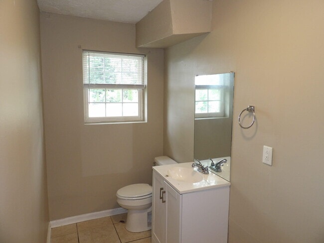 Building Photo - 468 Schenkel Ln