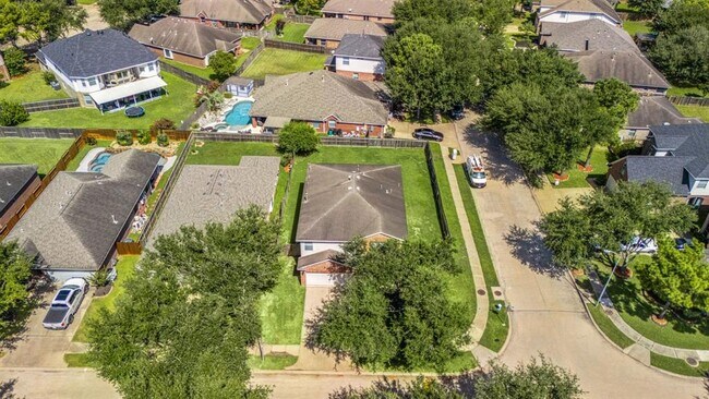 Building Photo - 10427 Lyndon Meadows Dr