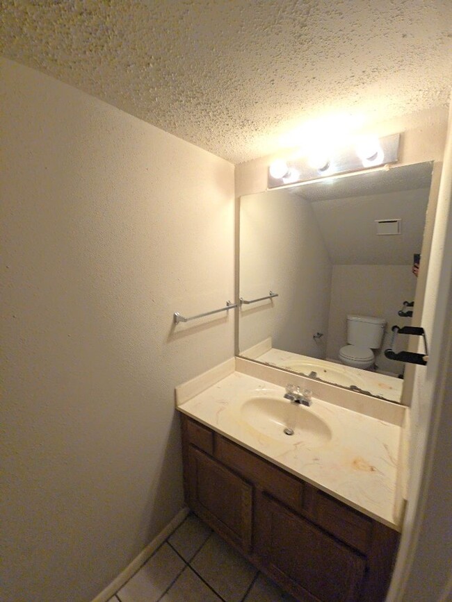 Building Photo - 15625 Weldon Dr
