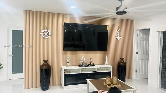 Building Photo - 541 SE 17th Ave