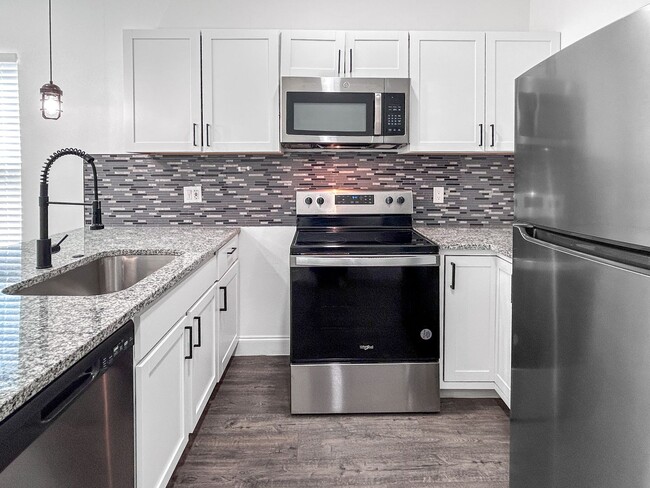 Building Photo - Newly Renovated 2-Bedroom Duplex Near Down...