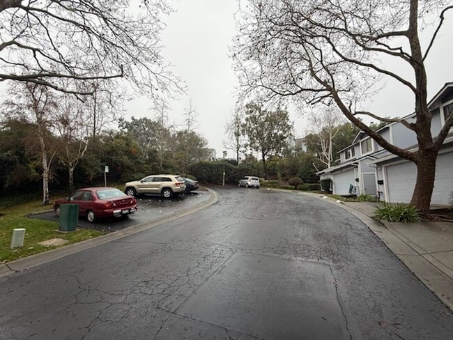 Building Photo - 3-Bedroom Pinole Townhouse with Spacious L...