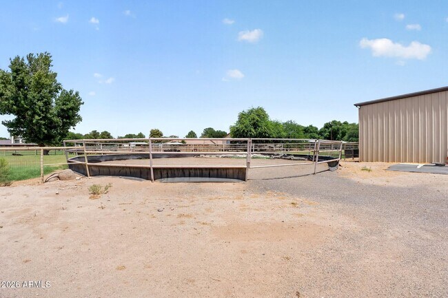 Building Photo - 3002 E Sherry Ln