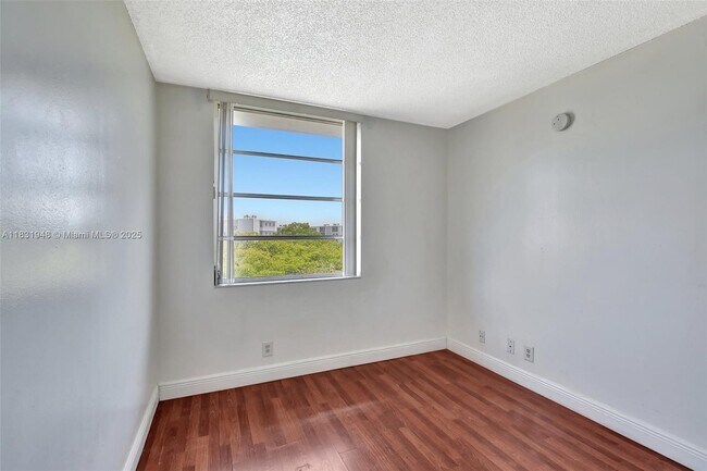 Building Photo - 8720 N Sherman Cir
