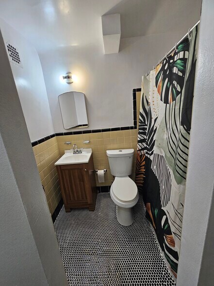 Building Photo - 11720 Edgewater Dr