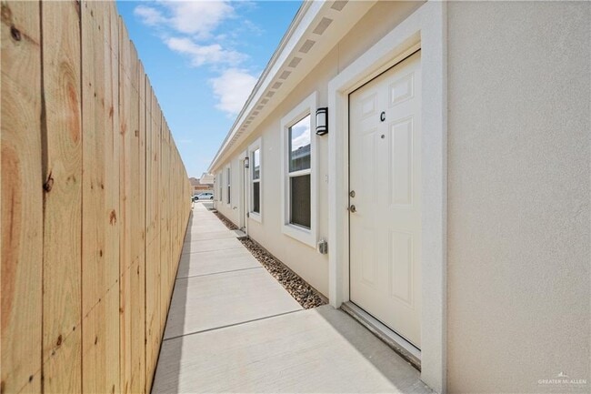 Building Photo - 14 Vision St