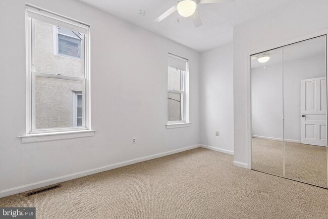 Building Photo - 441 Roxborough Ave