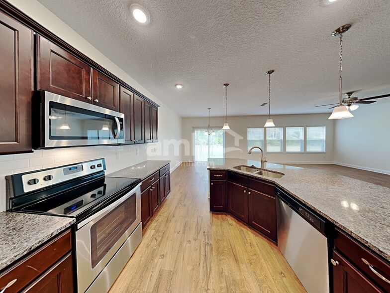 Building Photo - 327 Cortez Dr
