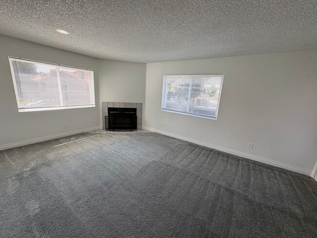 Building Photo - 7405 Charmant Dr