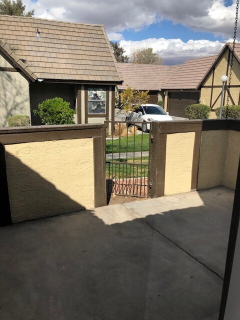 Building Photo - 3944 Edgemoor Way