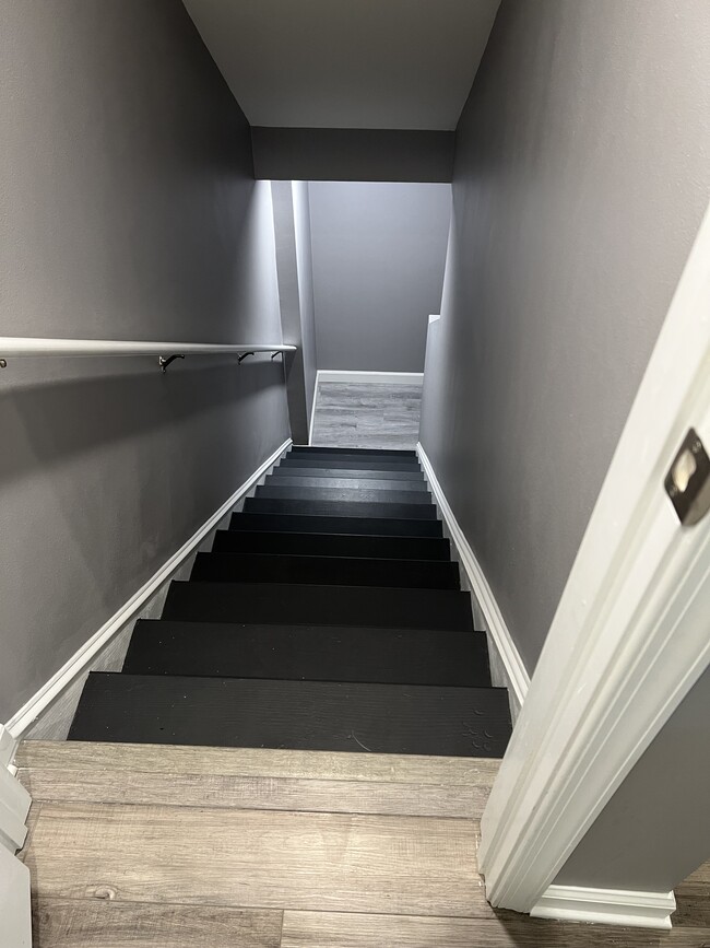 Building Photo - 208 Normandy Cres