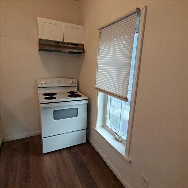 Building Photo - 145 Floral Ave