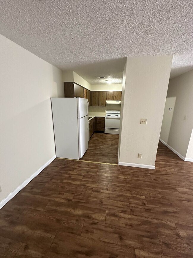 Building Photo - Hollister Apartments