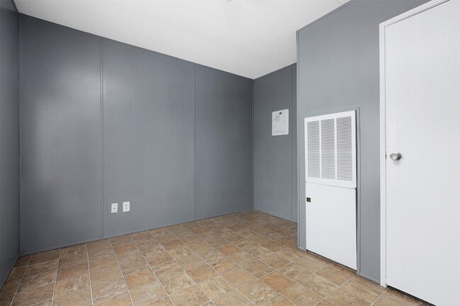 Building Photo - 5015 39th St E