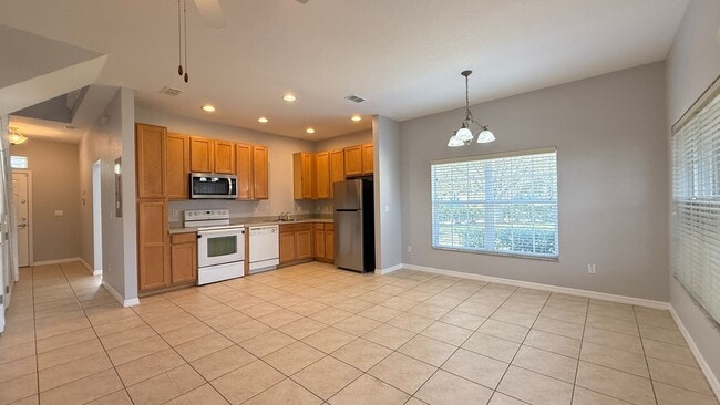 Building Photo - Spacious 4-Bed, 3-Bath End Unit Townhome w...