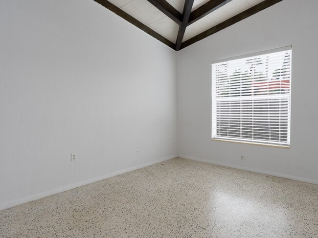 Building Photo - Spacious 5-Bed, 4-Bath Sarasota Home with ...