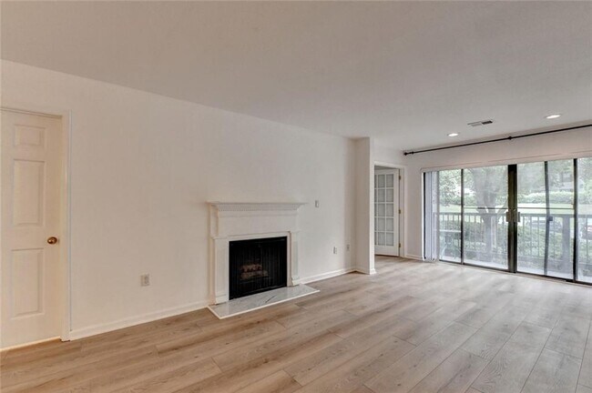 Building Photo - 4101 Pine Heights Dr NE