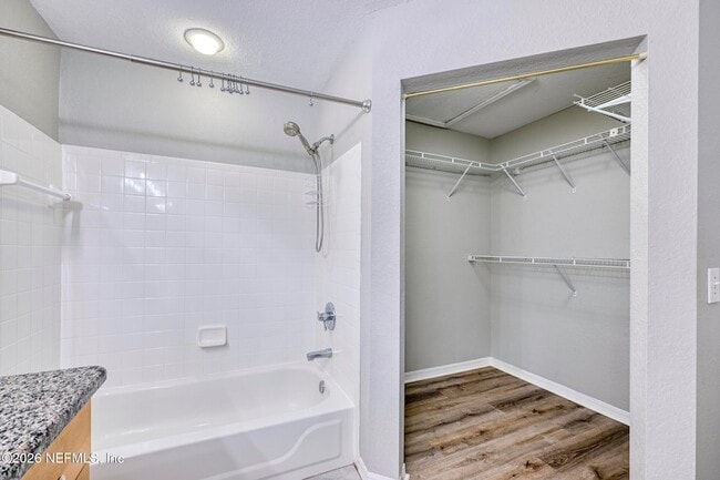 Building Photo - 13703 Richmond Park Dr N