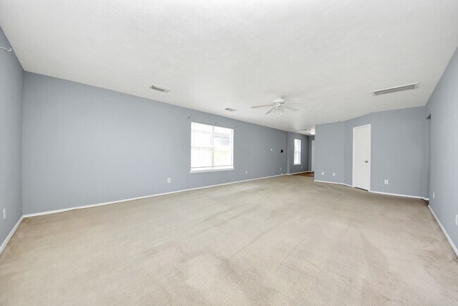 Building Photo - 14423 Hillard Green Ln