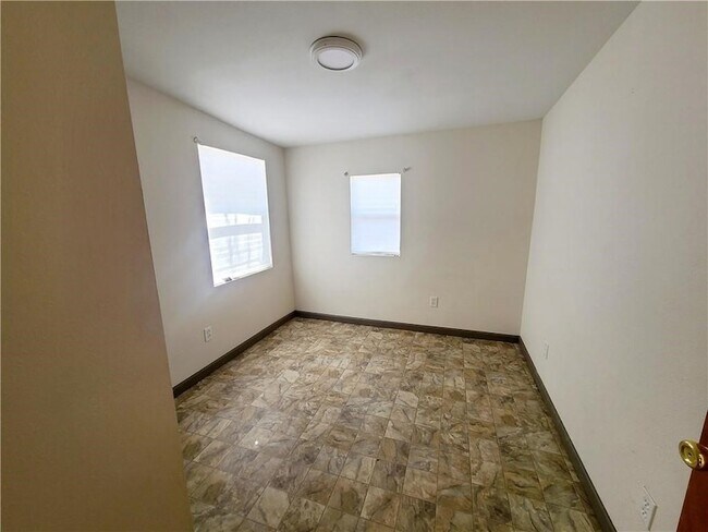 Building Photo - 309 Hackberry St
