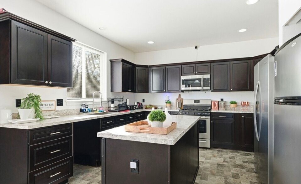 Building Photo - 10430 13th Avenue Ct E