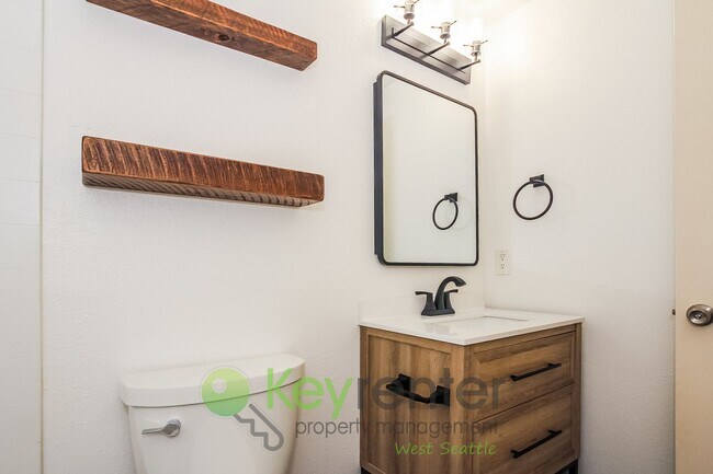 Building Photo - Live Easy in This Stylish 2-Bedroom with I...