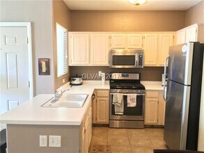 Building Photo - Stephanie St. 2725