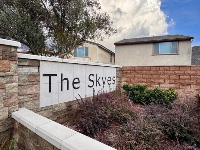 Building Photo - SOLAR INCLUDED! Stunning 3 Bedroom Home in...