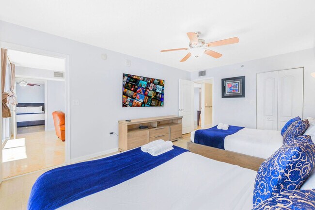 Building Photo - 1 SE 12th St