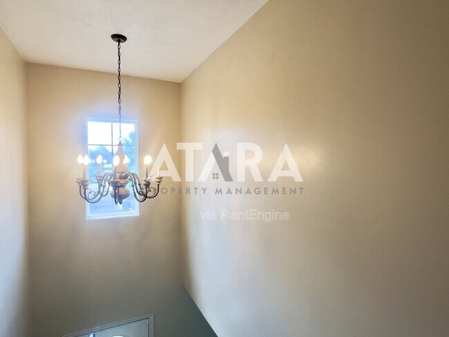 Building Photo - 11837 Sunrise View Dr