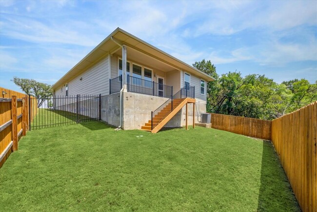 Building Photo - 11016 Tildon Ave