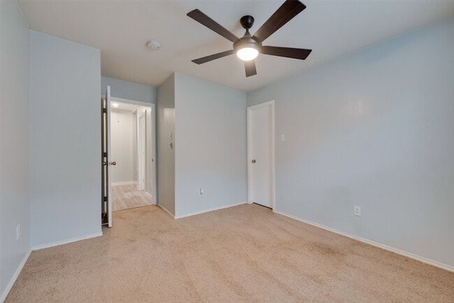 Building Photo - 9216 Newport Ln