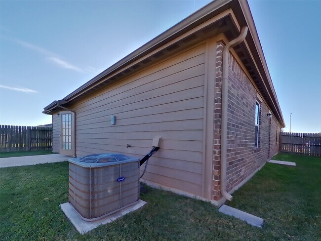 Building Photo - 2322 Oyster Bay Ave