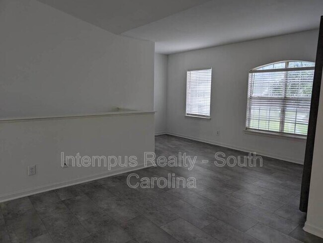 Building Photo - 897 Fording Island Rd