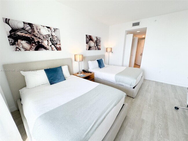 Building Photo - 2602 E Hallandale Beach Blvd