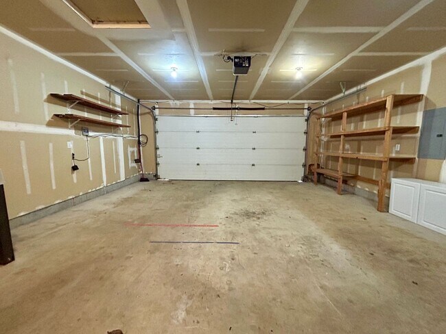 Building Photo - Welcome to this charming 3-bedroom, 2.5-bathroom house located in Vancouver, WA!