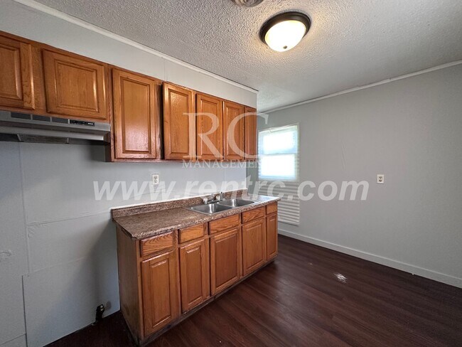Building Photo - 1012 Giddings-