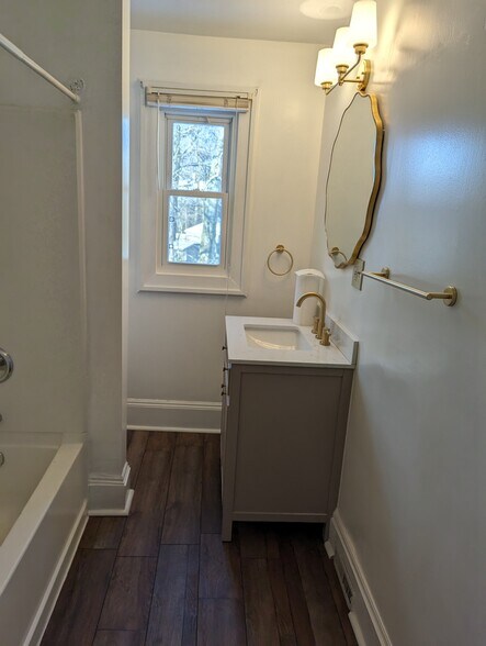 Building Photo - 59 Mull Ave