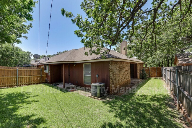 Building Photo - 32 Shady Valley Ct