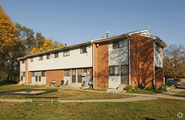 Primary Photo - Hollow Creek Apts