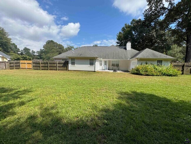 Building Photo - 1127 Alderly Ln