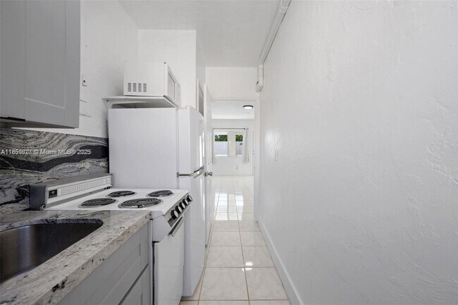 Building Photo - 550 NE 82nd Terrace